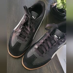 Puma Urbano Sneakers.